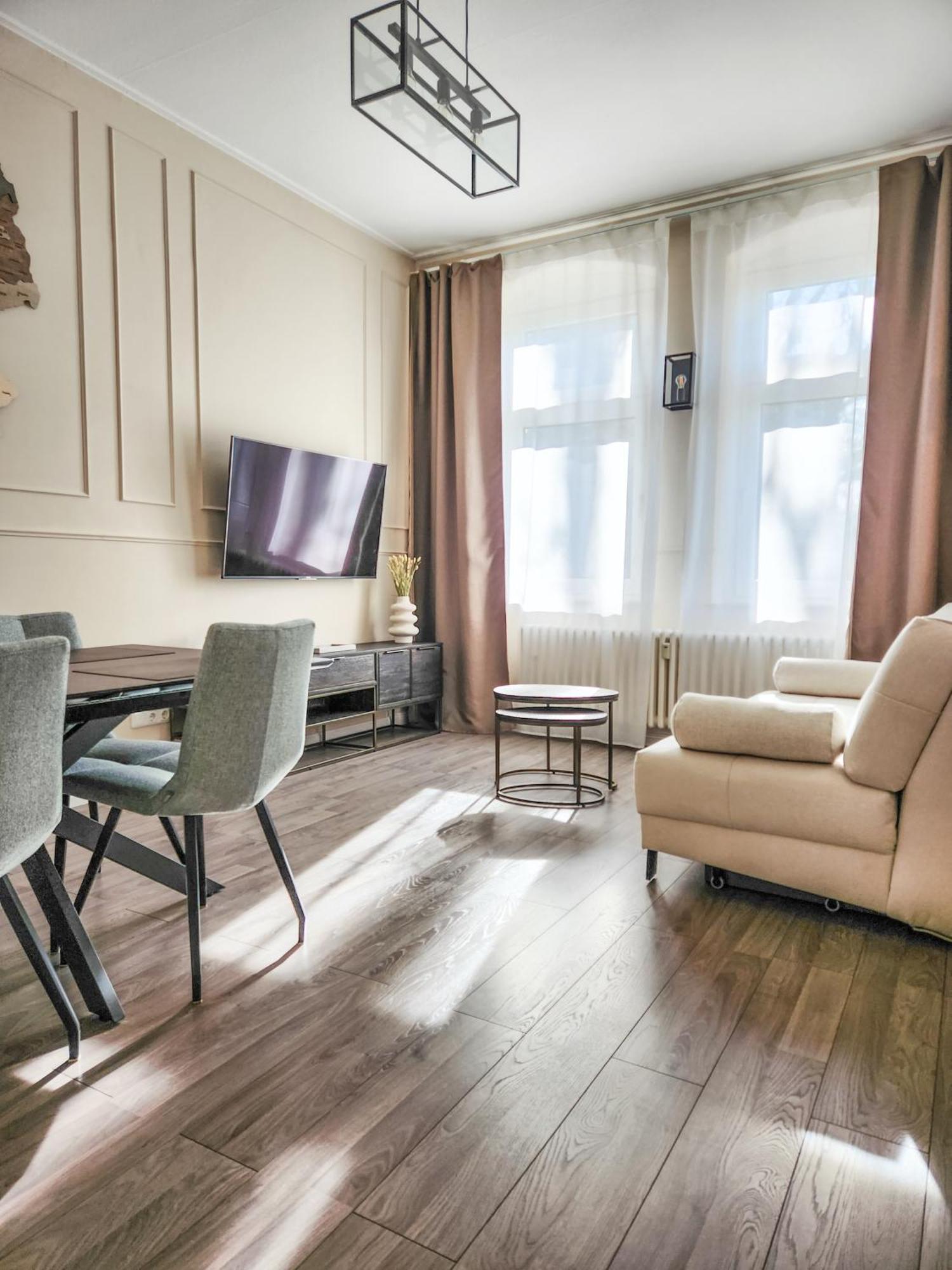 Geli Homes L1 - 2X Zimmer, 2X Kingsize Bett, 1 Bis 4 Personen, Parkplatz, Tv, Wifi, Top Kueche, Kaffee, Tee Lünen المظهر الخارجي الصورة