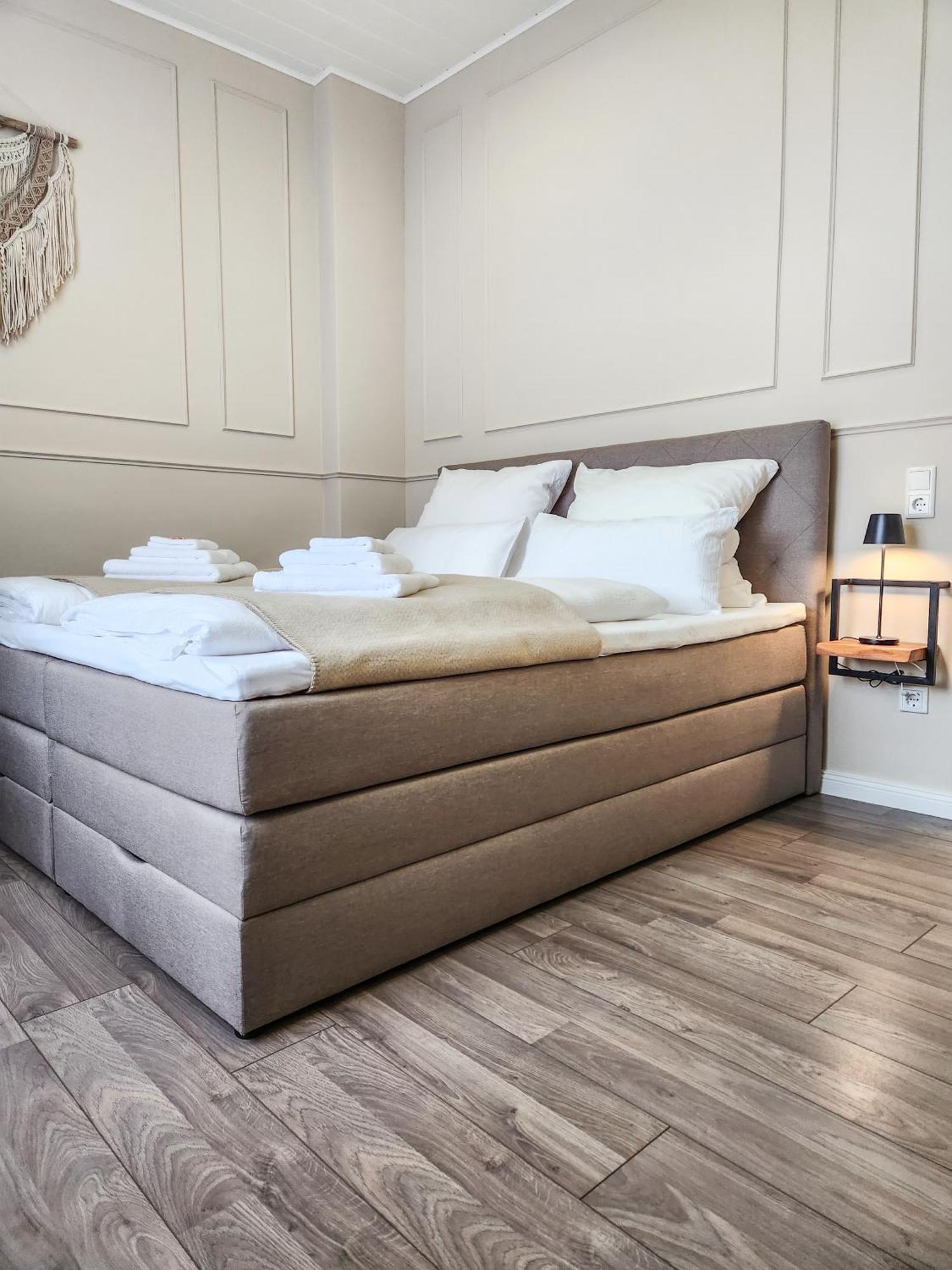 Geli Homes L1 - 2X Zimmer, 2X Kingsize Bett, 1 Bis 4 Personen, Parkplatz, Tv, Wifi, Top Kueche, Kaffee, Tee Lünen المظهر الخارجي الصورة